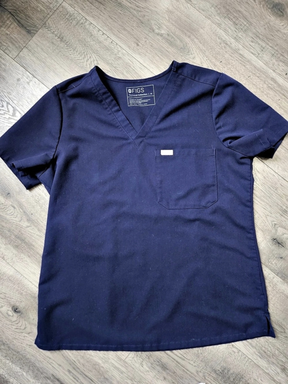 FIGS Catarina One-Pocket Scrub Top Navy